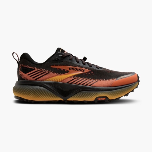 brooks-cascadia-20-hombre-negro-naranja-running-jerez-cadiz-01 Brooks Cascadia 20 hombre negro y naranja vista tres cuartos para trail running en HYGGE Running Concept