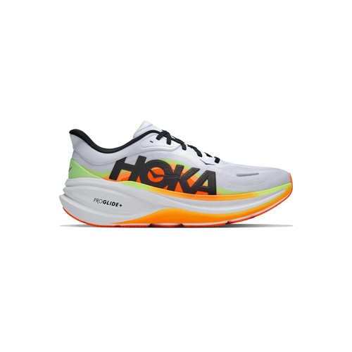 hoka-clifton-pro-hombre-blanco-naranja-fluor-running-jerez-hygge-01 HOKA Clifton Pro Hombre blanco y naranja flúor, vista lateral exterior para running en HYGGE Jerez