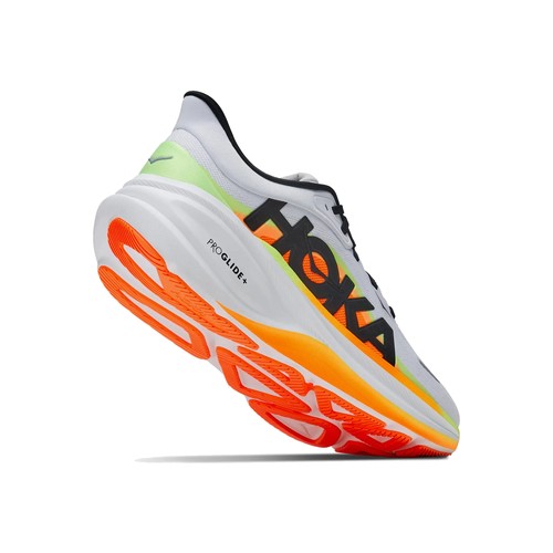 hoka-clifton-pro-hombre-blanco-naranja-fluor-running-jerez-hygge-06 HOKA Clifton Pro Hombre blanco y naranja flúor, vista de la suela en perspectiva